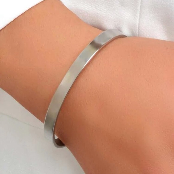 ⚜️[𝟯𝟬%𝗢𝗙𝗙|𝗯𝘂𝗻𝗱𝗹𝗲𝘀 𝟯+]⚜️Gold Stainless Steel Cuff NEW - Picture 5 of 7